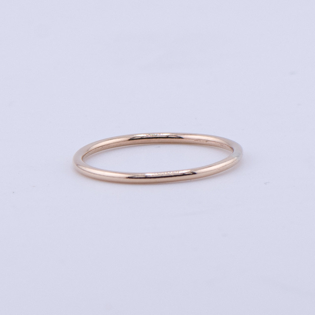 Dainty Gold-Filled Gold band
